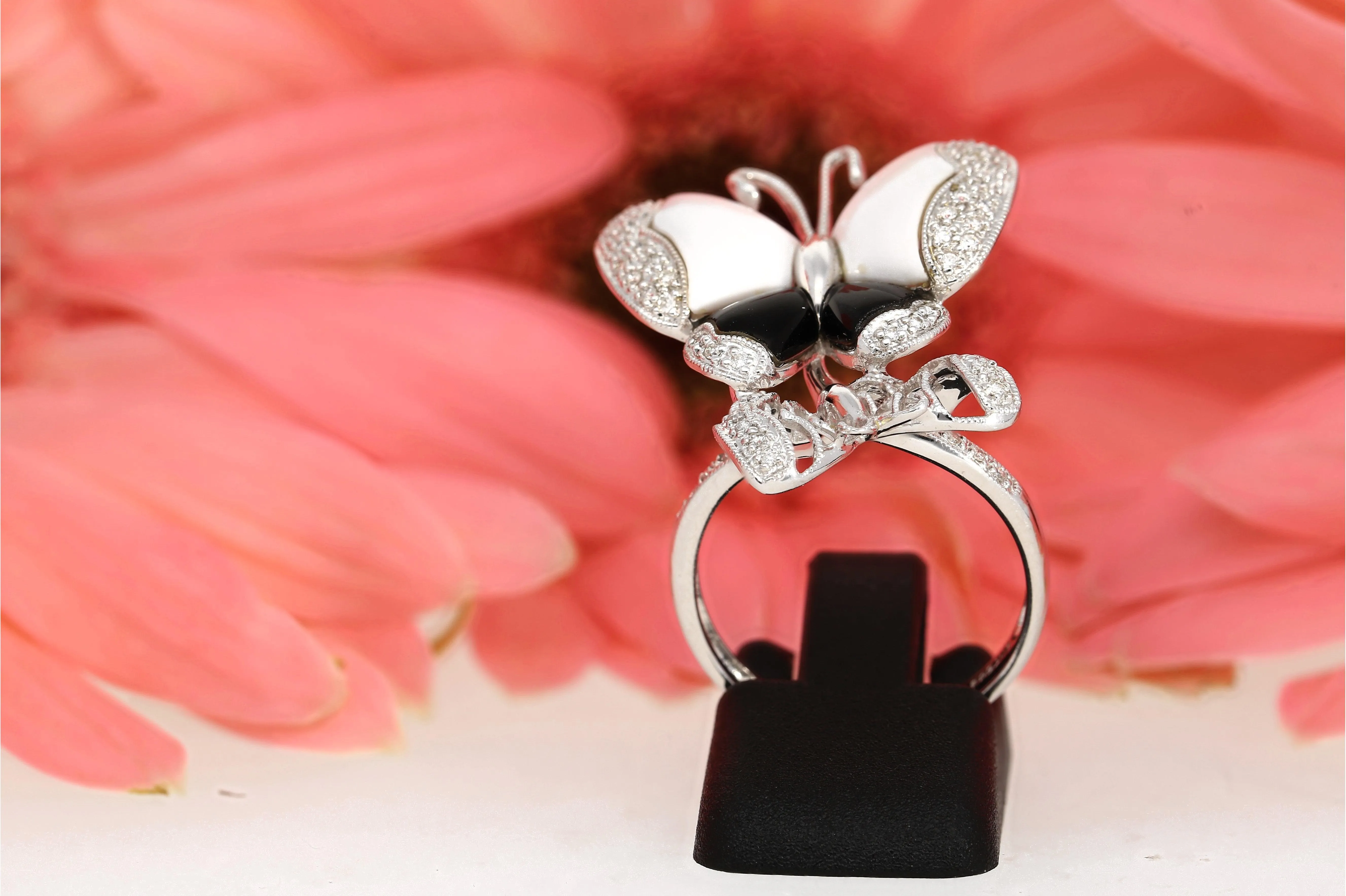 18K White Gold Butterfly Ring with Black Onyx, White Agate, and Round Cut Diamonds