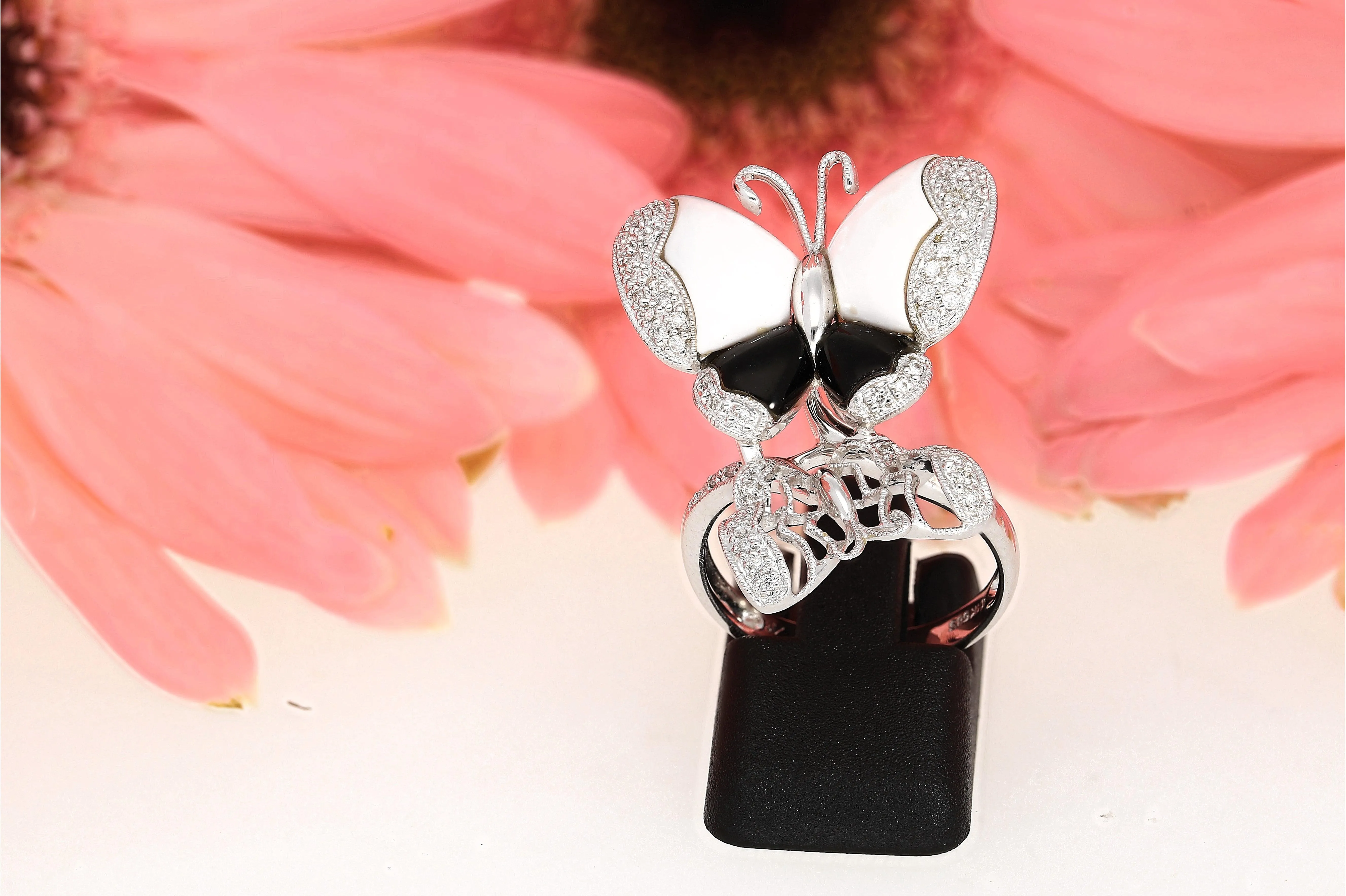 18K White Gold Butterfly Ring with Black Onyx, White Agate, and Round Cut Diamonds