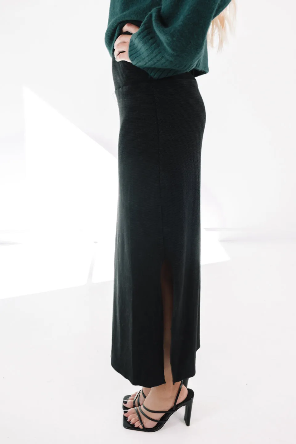 A Modern Classic Midi Skirt - Black