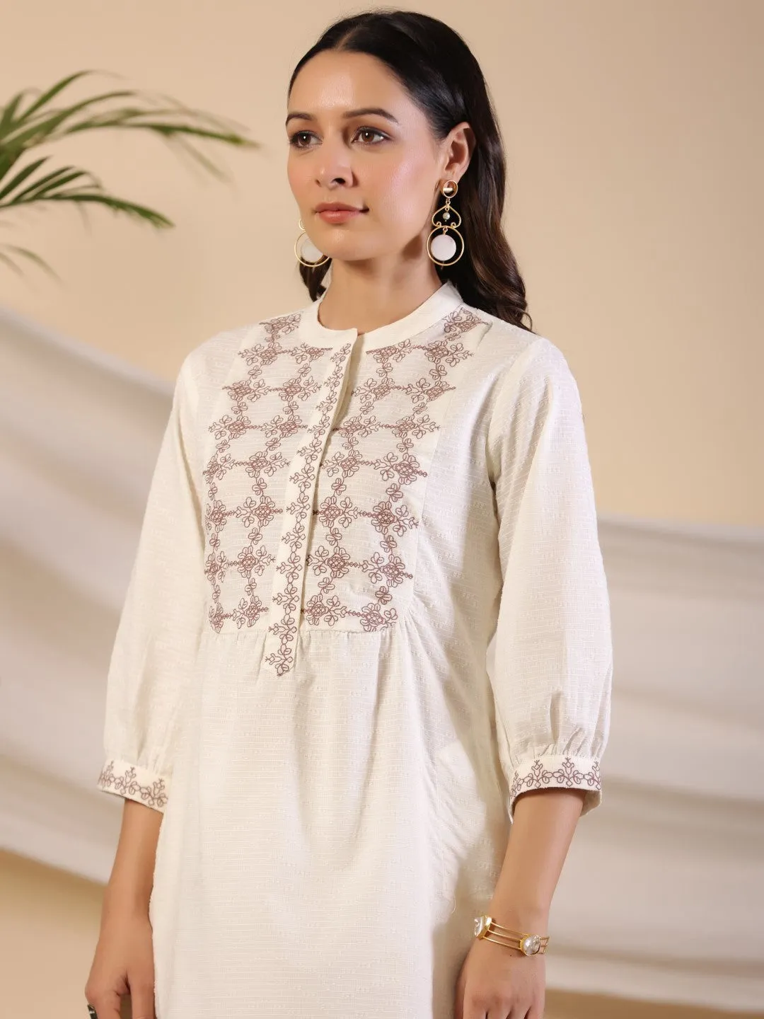 Jashvi Off-White Ethnic Motif Printed Cotton Dobby Tunic With Thread Work Embroidery